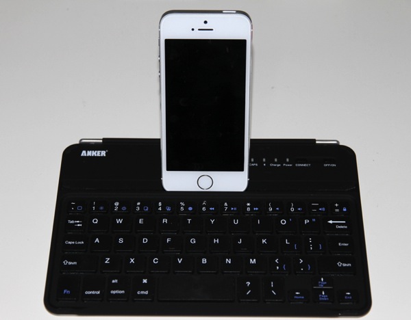 Ipadmini keyboard and iphone 3